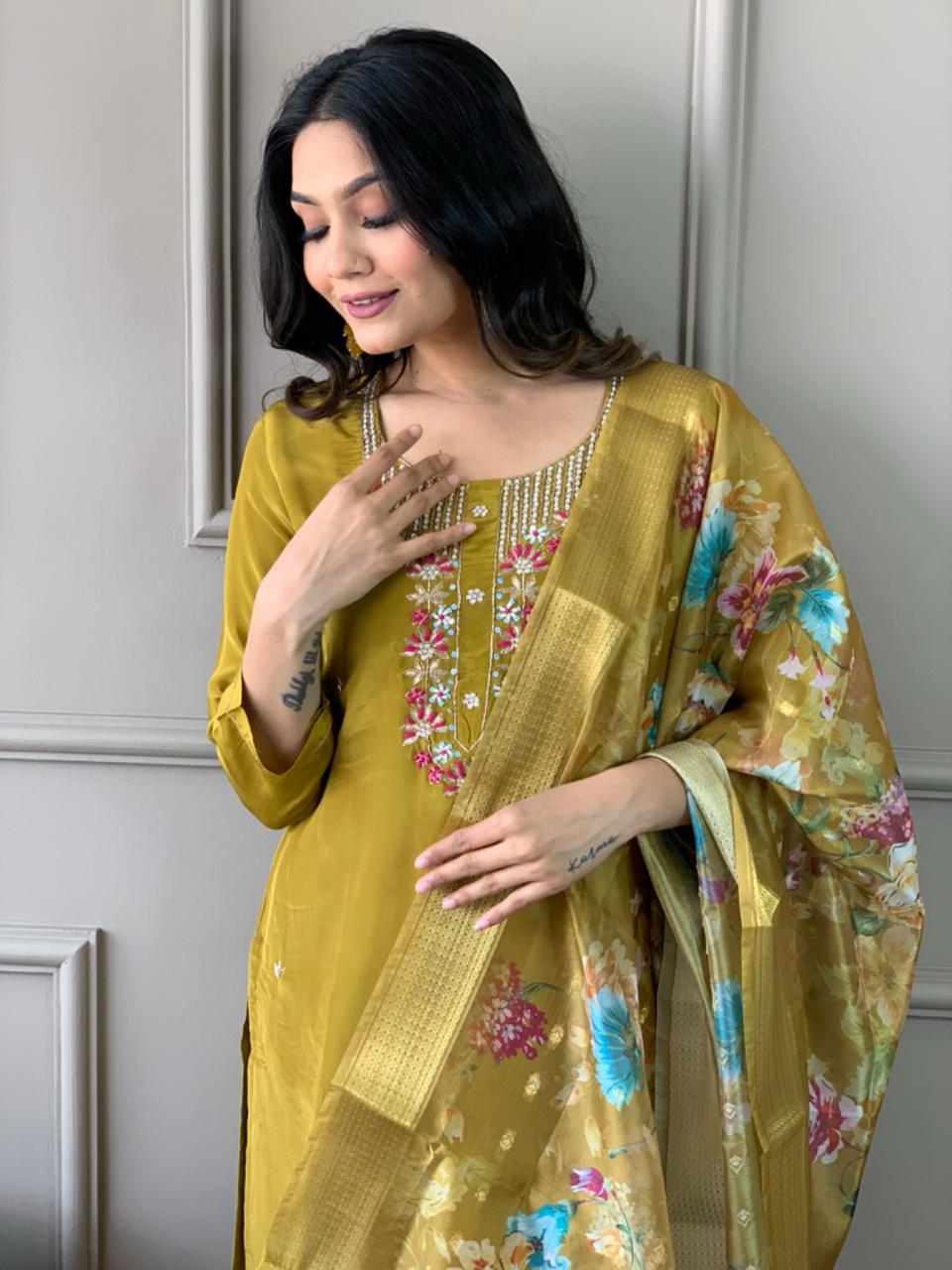 WOMEN FLARED KURTA SET