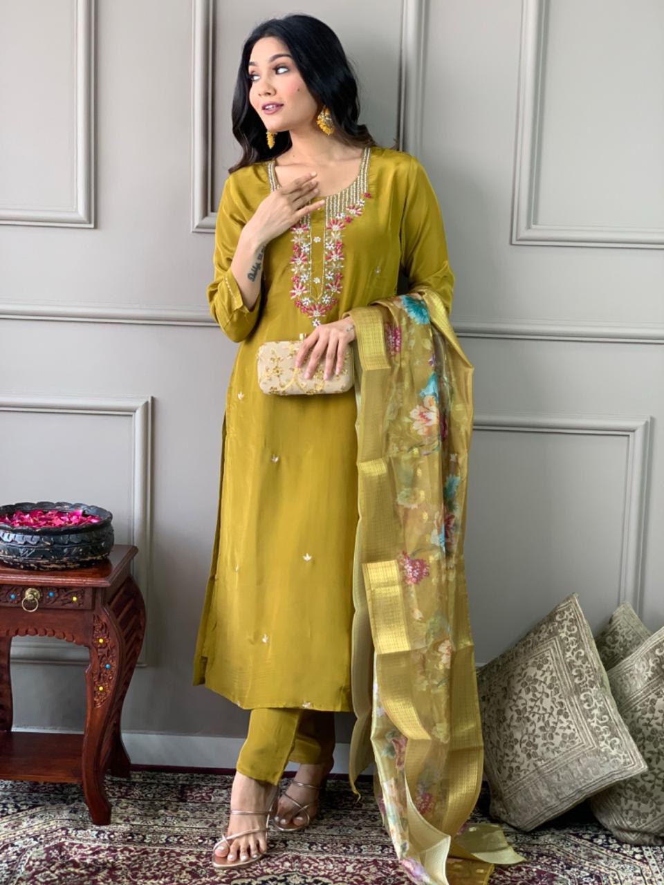 WOMEN FLARED KURTA SET