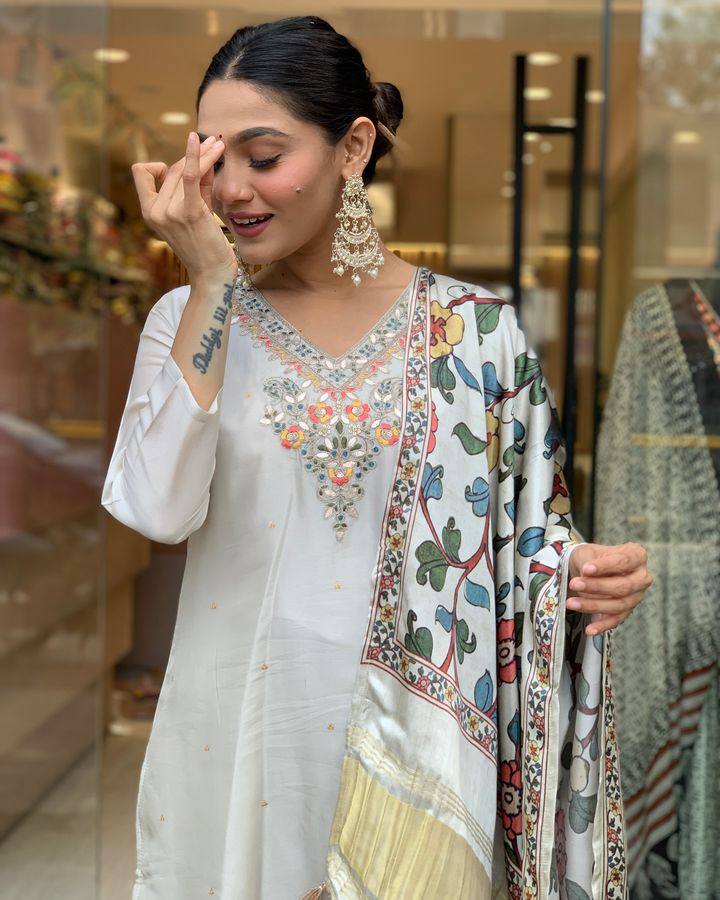 WOMEN ANGRAKHA KURTA SET