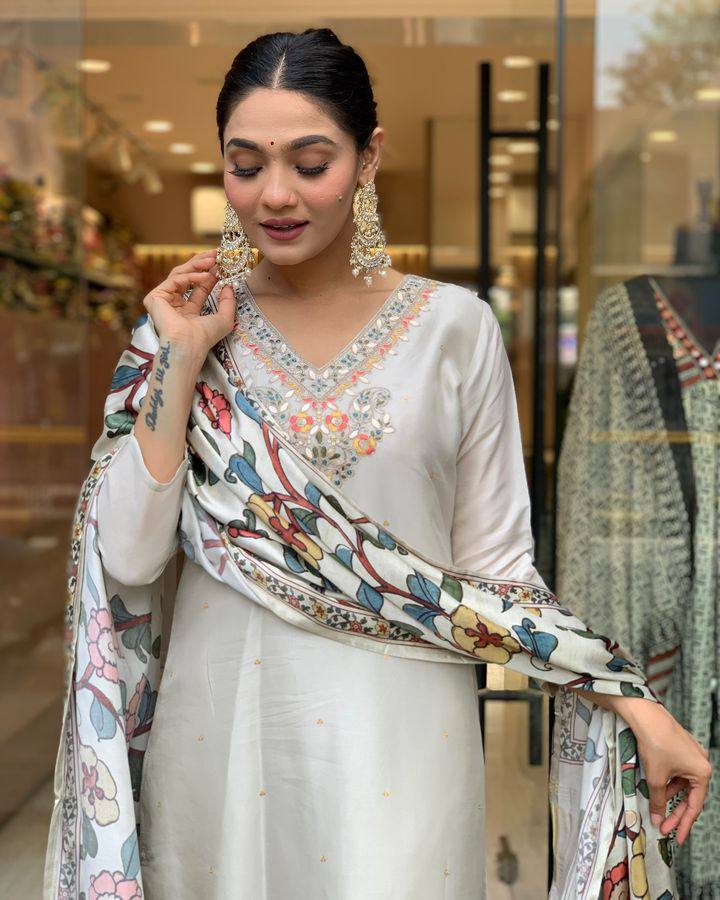 WOMEN ANGRAKHA KURTA SET