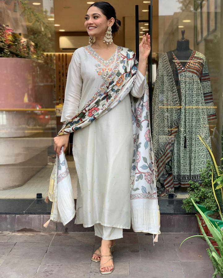 WOMEN ANGRAKHA KURTA SET