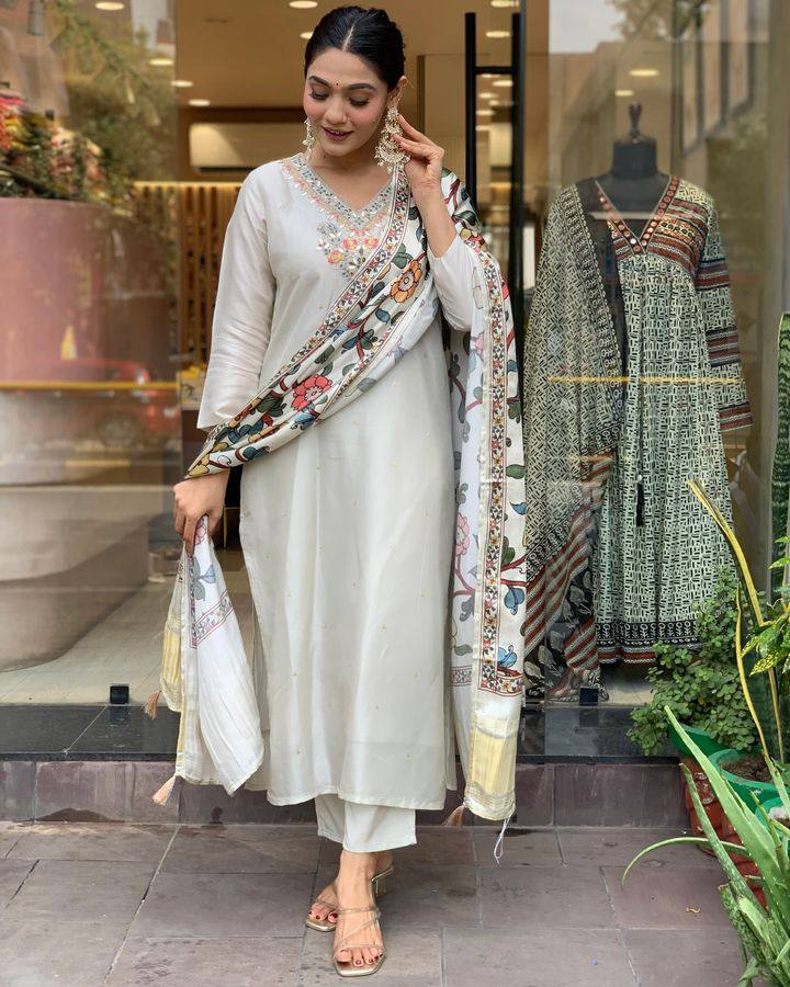 WOMEN ANGRAKHA KURTA SET