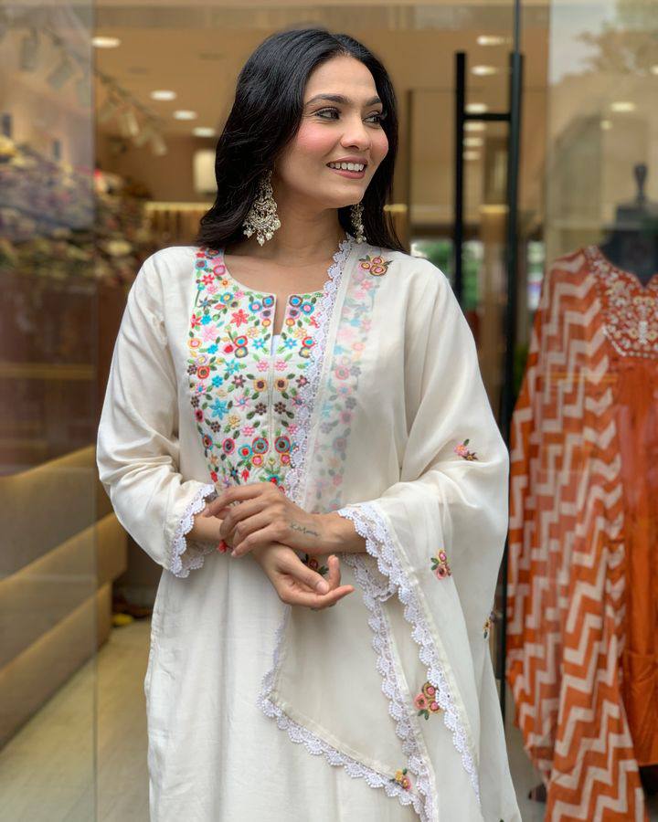 WOMEN MIRROR WORK KURTA SET