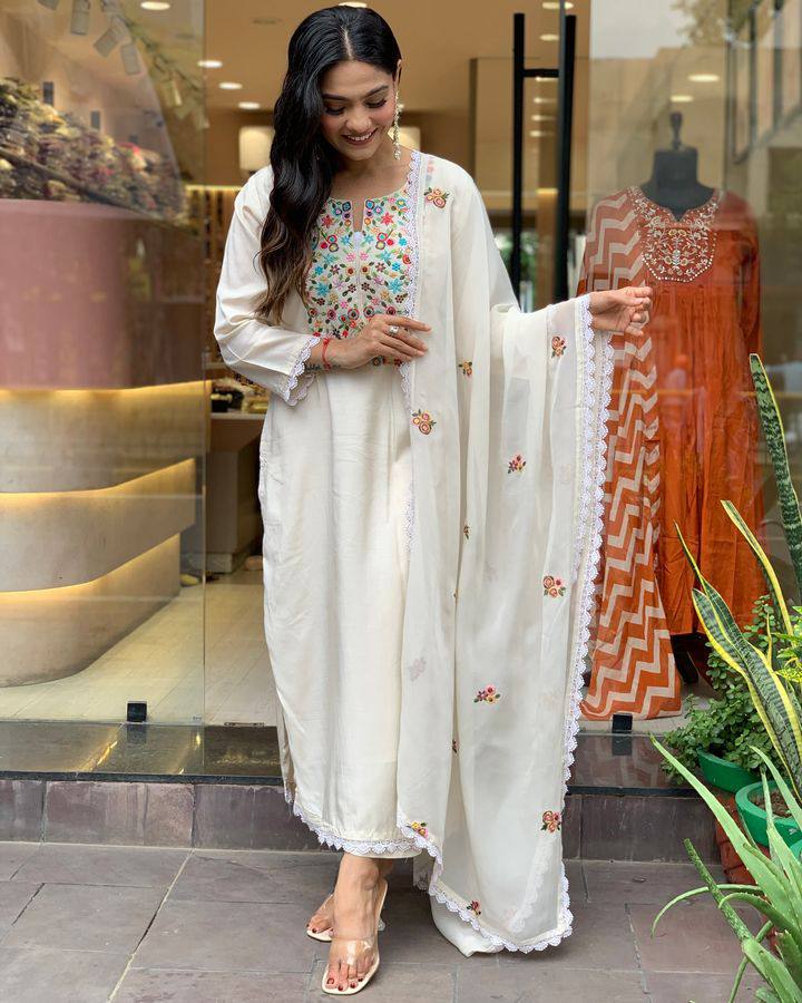 WOMEN MIRROR WORK KURTA SET
