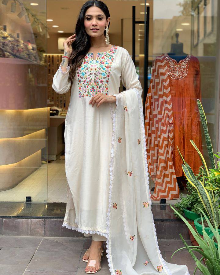 WOMEN MIRROR WORK KURTA SET