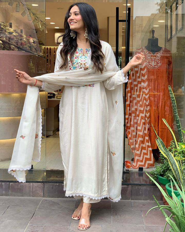 WOMEN MIRROR WORK KURTA SET