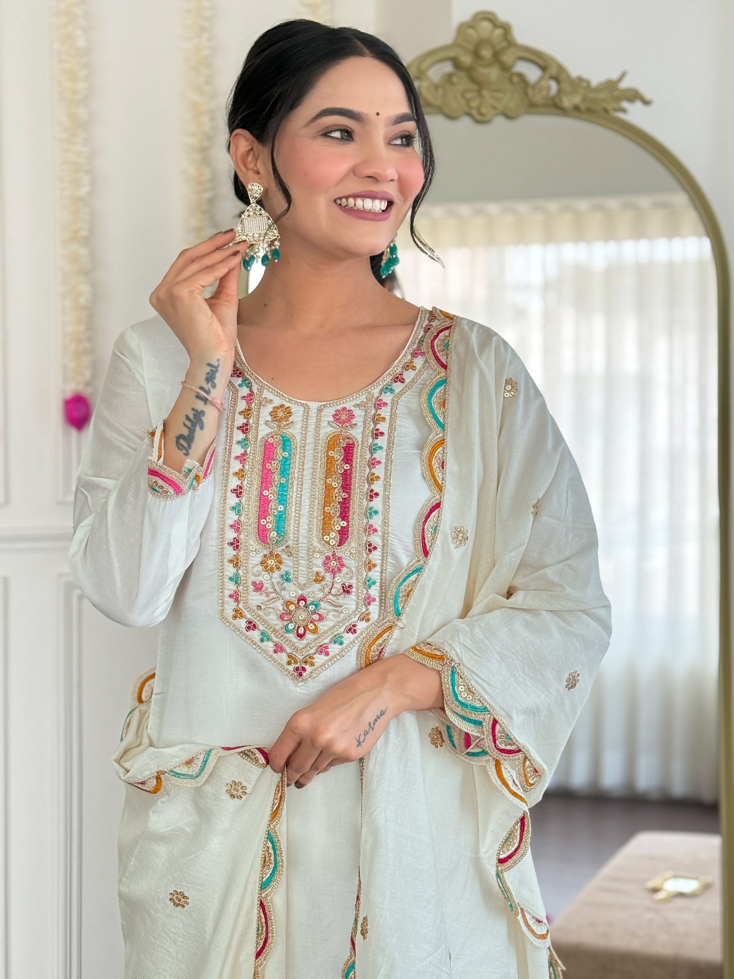 WOMEN EMBROIDERED STRAIGHT KURTA SET