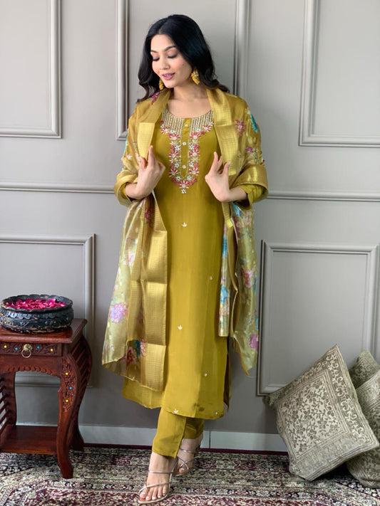 WOMEN FLARED KURTA SET