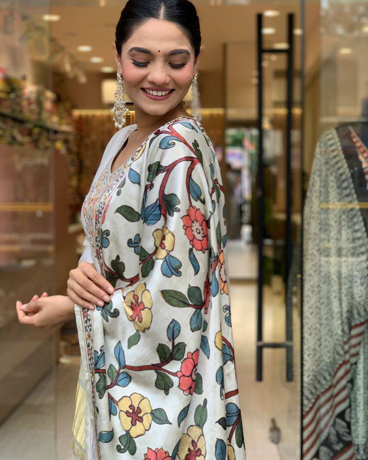 WOMEN ANGRAKHA KURTA SET